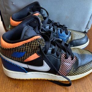 NIKE DC4092 001 Air Jordan 1 Mid MMD Multicolor Grid Black Royal Glow Size 5.5y